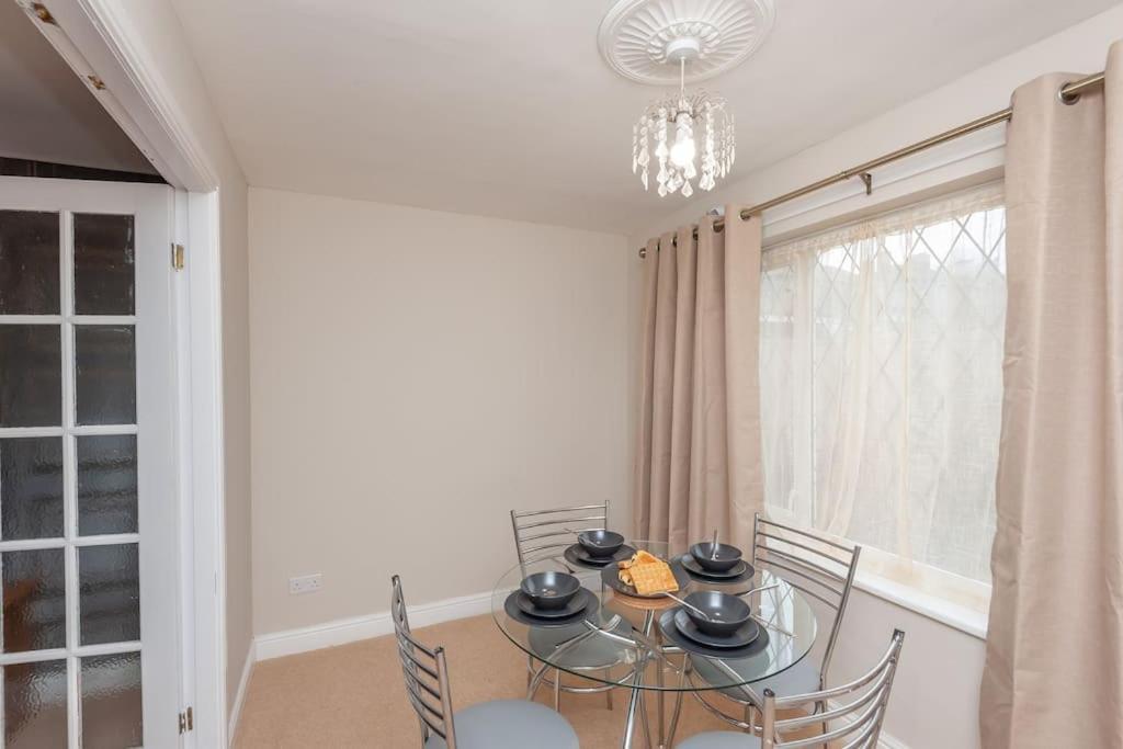 Leed City Centre - Armley Wortley Лидс Экстерьер фото