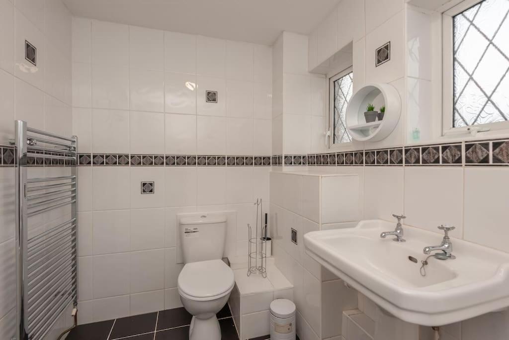 Leed City Centre - Armley Wortley Лидс Экстерьер фото