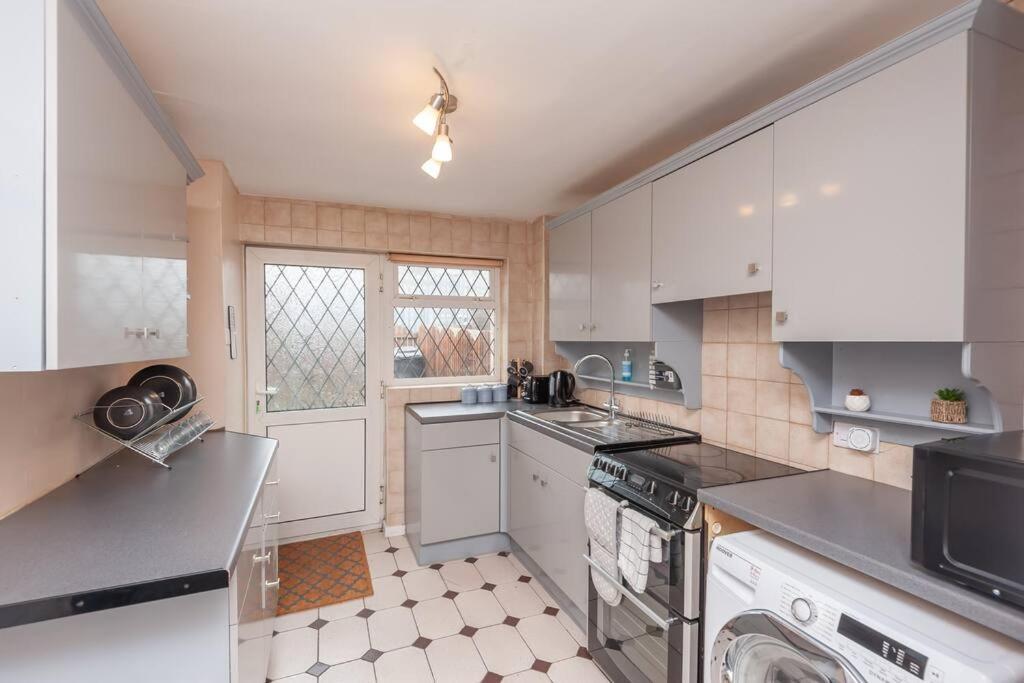Leed City Centre - Armley Wortley Лидс Экстерьер фото