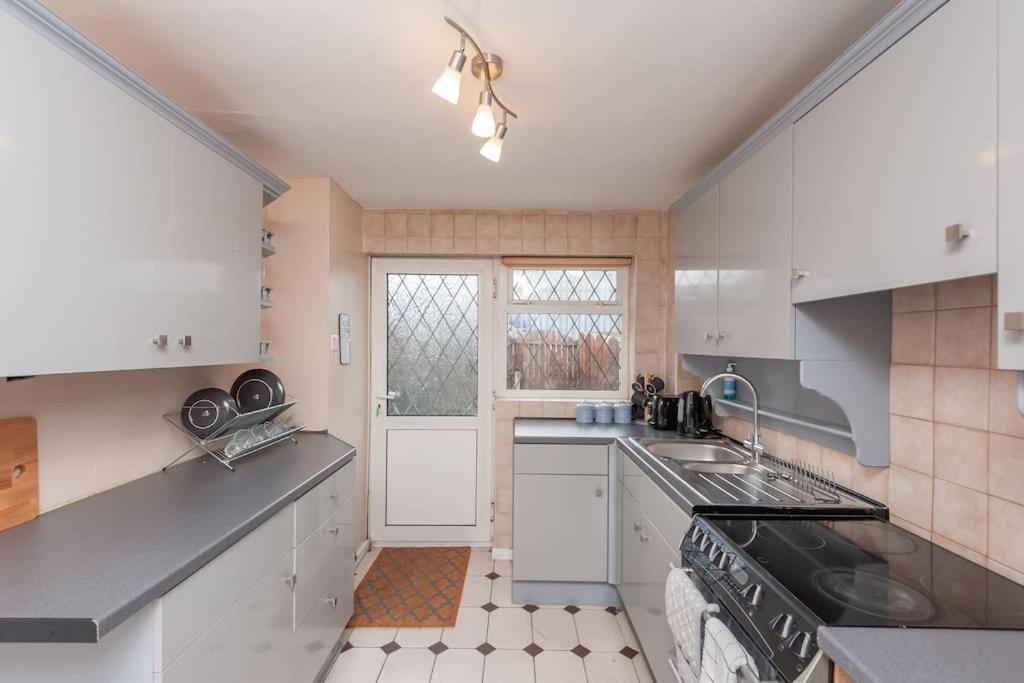 Leed City Centre - Armley Wortley Лидс Экстерьер фото