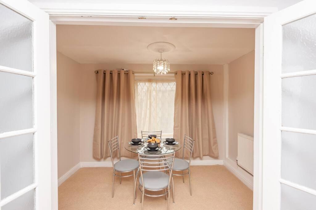 Leed City Centre - Armley Wortley Лидс Экстерьер фото